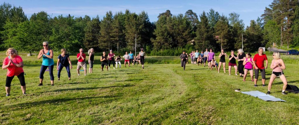 Helli Jumppaa 7 vuotta! – KIPINÄSTÄ KESTÄVÄKSI HYVINVOINNIKSI!
